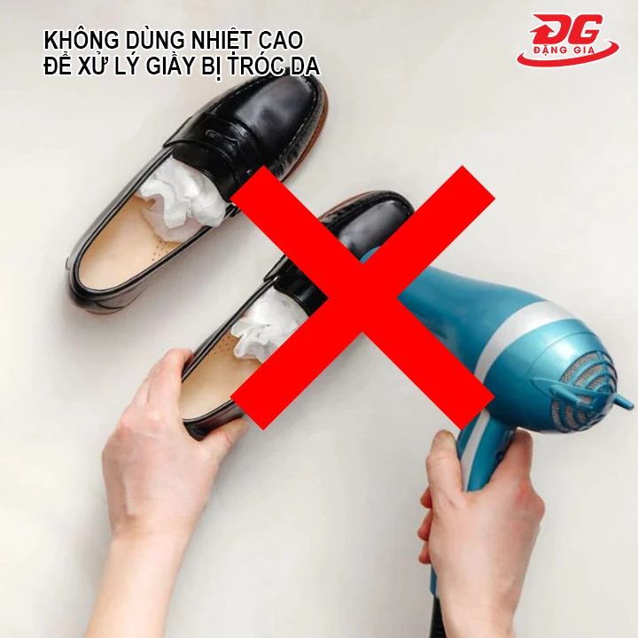 không dùng nhiệt cao khi xử lý giày da bị tróc