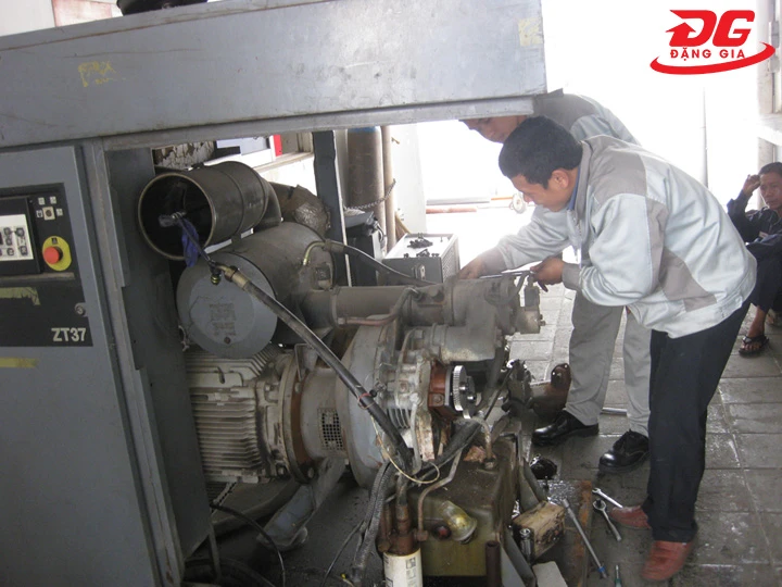 Sửa máy nén khí trục vít cũ