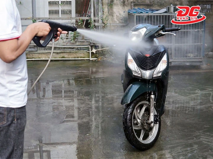 Tiệm rửa xe Khánh Linh