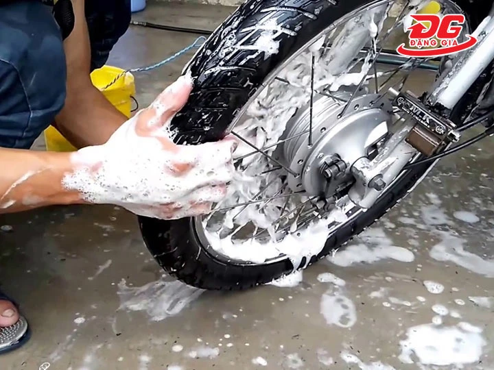 Rửa xe ô tô, xe máy Nguyễn Tuân