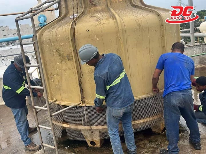 tháp giải nhiệt cũ dễ thay phụ kiện