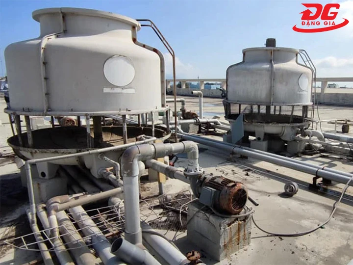tháp giải nhiệt cũ