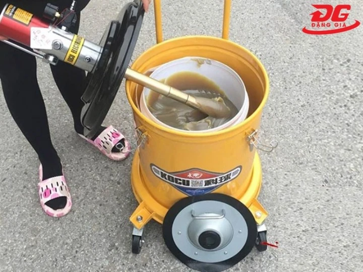 Chuẩn bị trước khi dùng máy bơm mỡ Kocu GZ-150