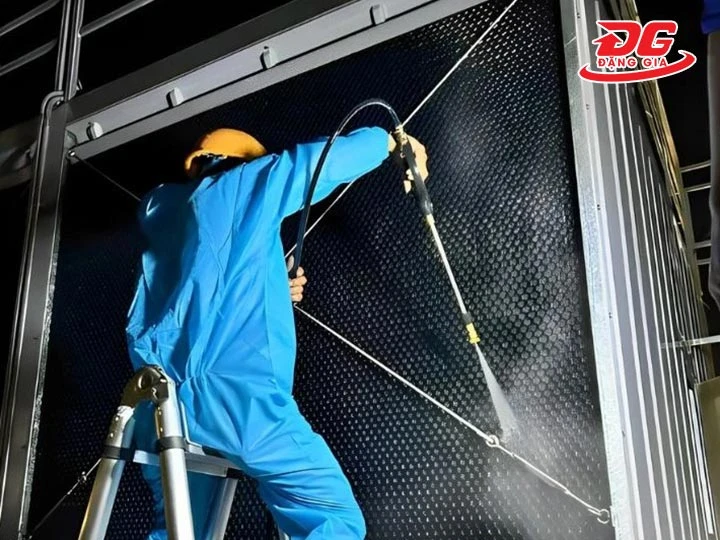 vệ sinh tấm tản nhiệt