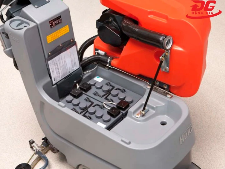 pin của máy chà sàn Hako