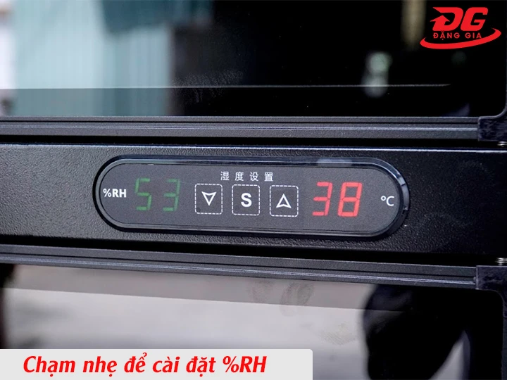 bảng điều khiển của tủ chống ẩm 1000l