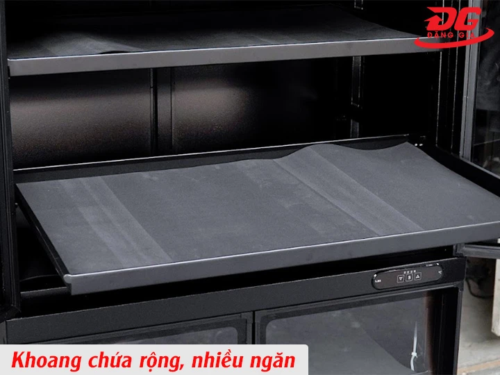 khoang chứa của tủ chống ẩm 1000l lớn