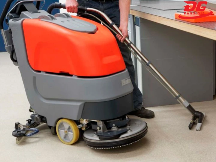 Hako Scrubmaster B30