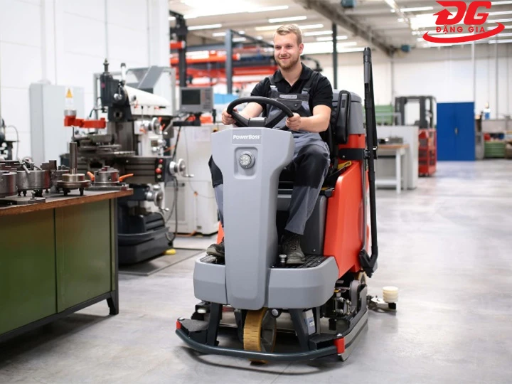 máy chà sàn Hako ngồi lái