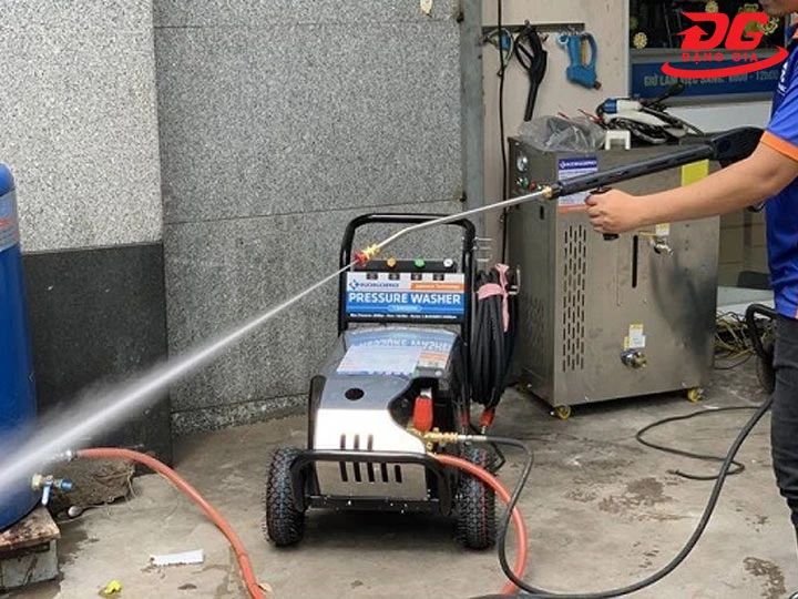 Áp lực phun mạnh mẽ