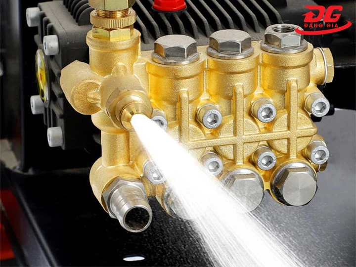 chọn máy xịt rửa xe 200 bar dễ sử dụng