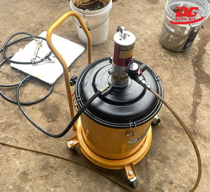 máy bơm mỡ Kocu GZ-100