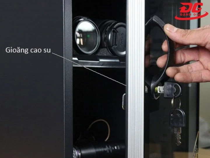 tủ chống ẩm Nikatei NC-180S kín khít