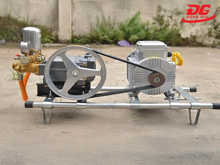 máy rửa xe dây đai chạy điện