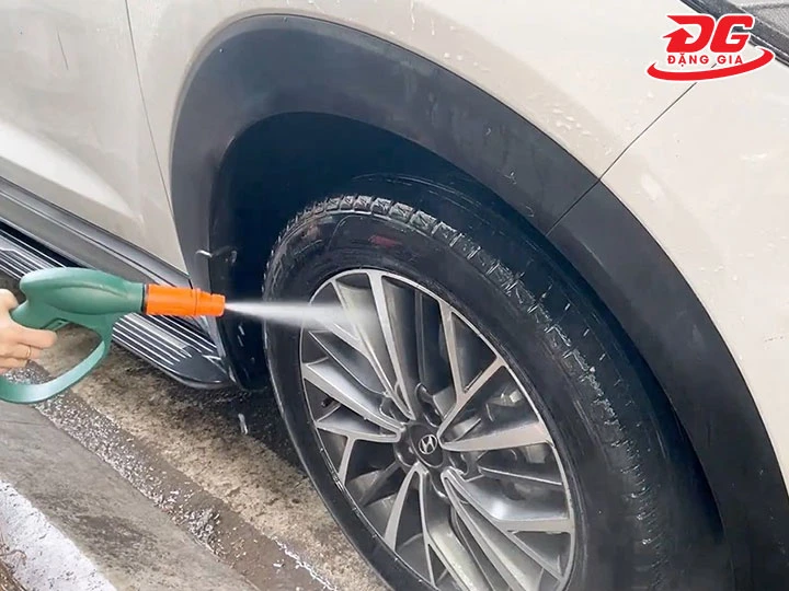 máy rửa xe Dekton DK-CWR 2800A làm sạch nhanh