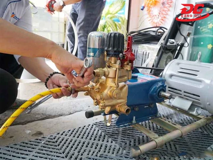 Quy trình vận hành máy rửa xe dây đai