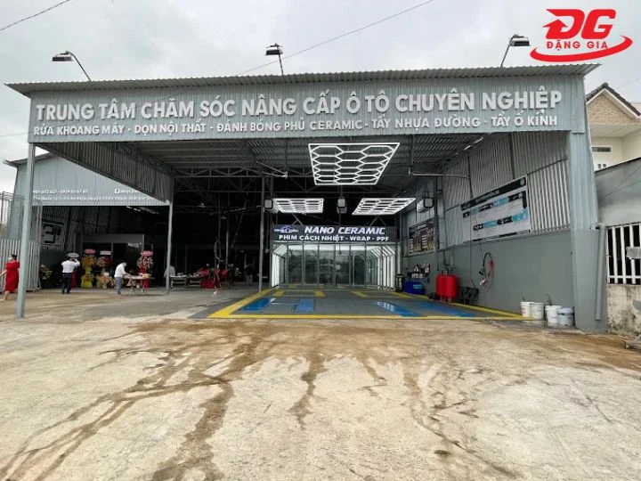 Tiệm rửa xe Sóc Trăng Nhật Tiền