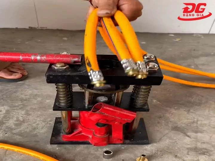 Cách sử dụng bộ ép đầu dây máy rửa xe