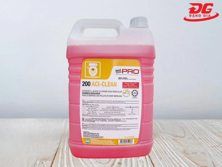 Làm sạch xi măng trên nền gạch nhám bằng Goodmaid G200