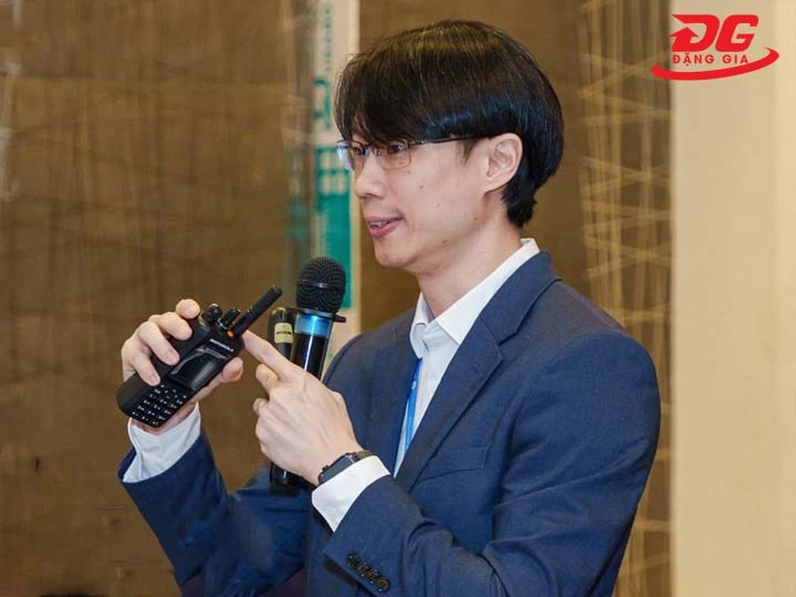 Đàm thoại với nút PTT