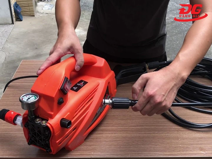 lưu ý khi dùng máy phun rửa xe mini