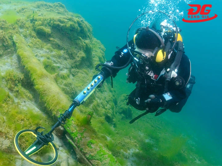 Máy dò kim loại dưới nước