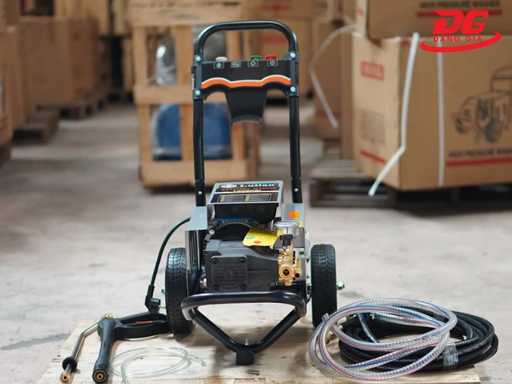 Máy rửa xe mini cao áp Lutian 80/2.2