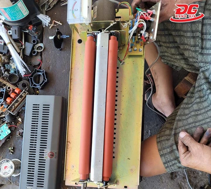 bảo dưỡng máy ép plastic cũ