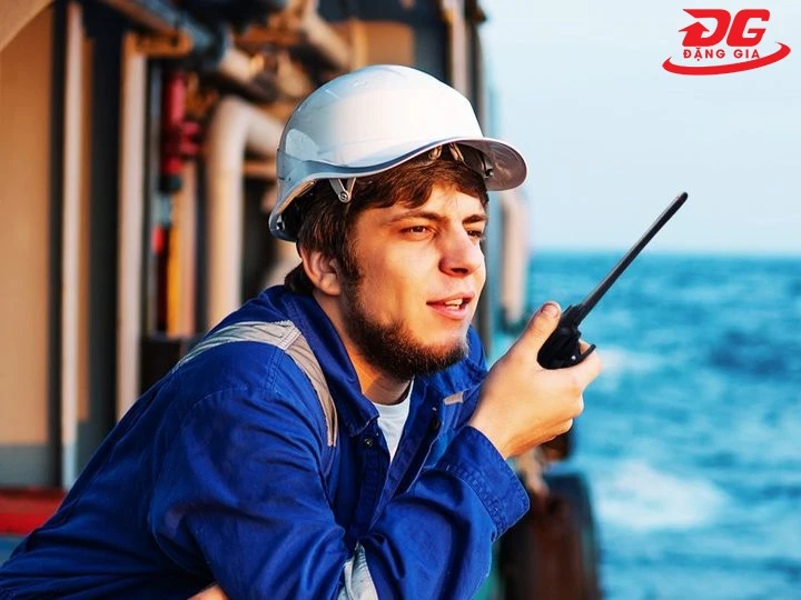 Bộ đàm hàng hải cầm tay