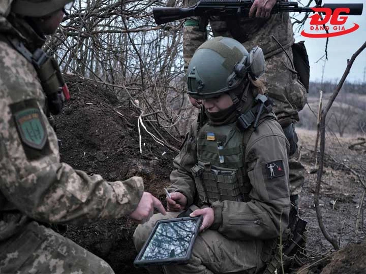 bộ đàm quân đội nhiều kênh\