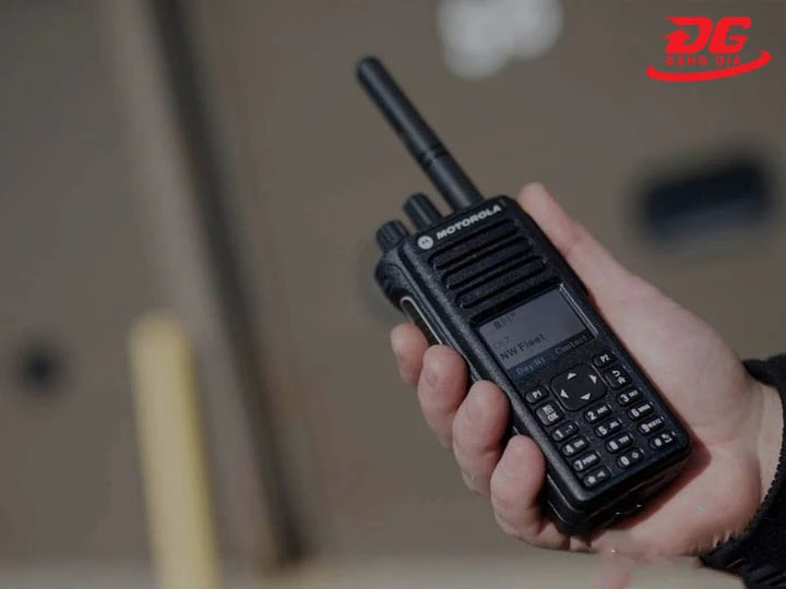 bộ đàm quân đội thiết kế bền bỉ