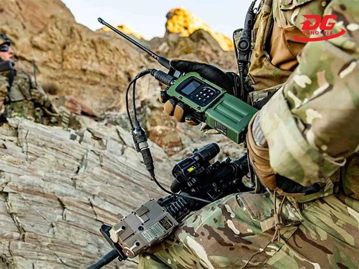 bộ đàm quân đội