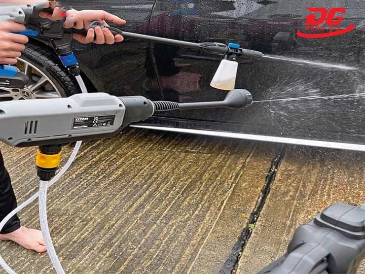 Cách chọn mua máy rửa xe pin Nhật