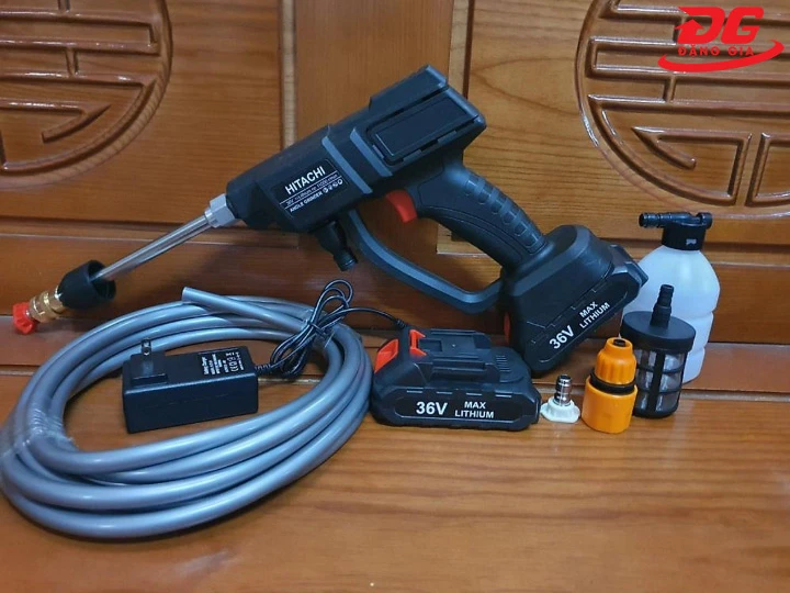 Máy rửa xe chạy pin Nhật bãi Hitachi