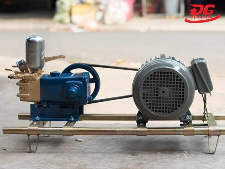 Máy rửa xe dây đai