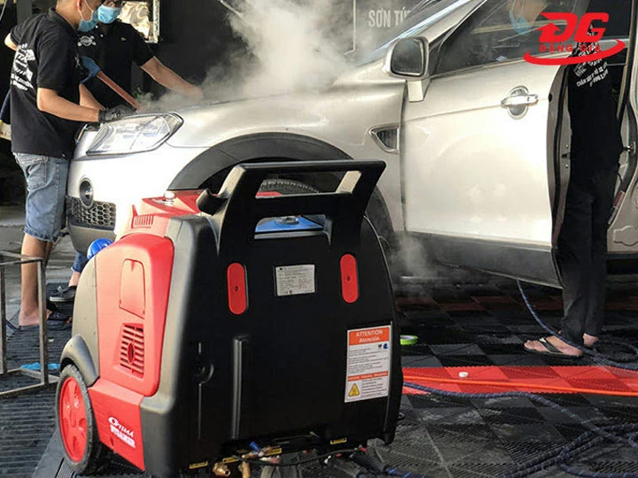 Máy rửa xe hơi nước nóng