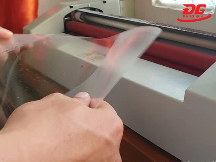 vận hành máy máy ép nhựa cũ