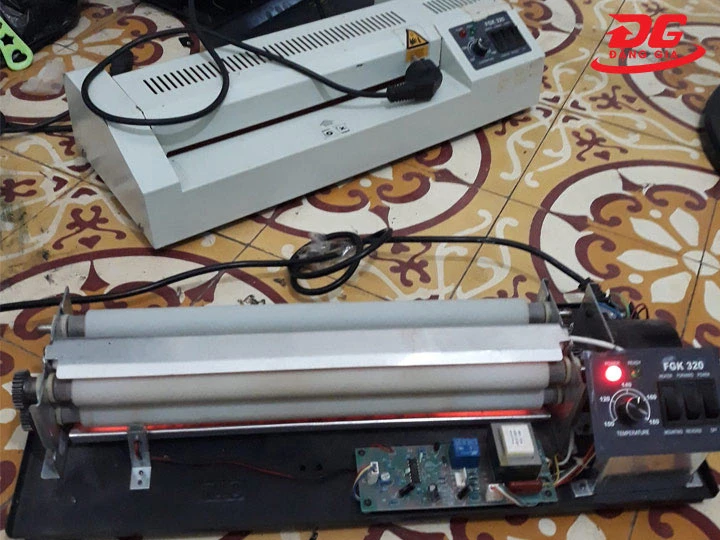 máy ép nhựa cũ bị hỏng hóc