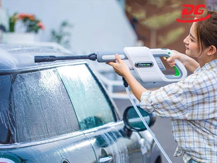 Vận hành Máy rửa xe pin Nhật bãi tránh hao mòn