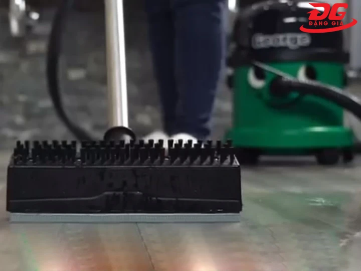 máy hút bụi và lau nhà công nghiệp