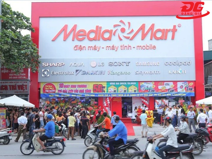 Mua máy hút bụi và lau nhà tại Mediamart