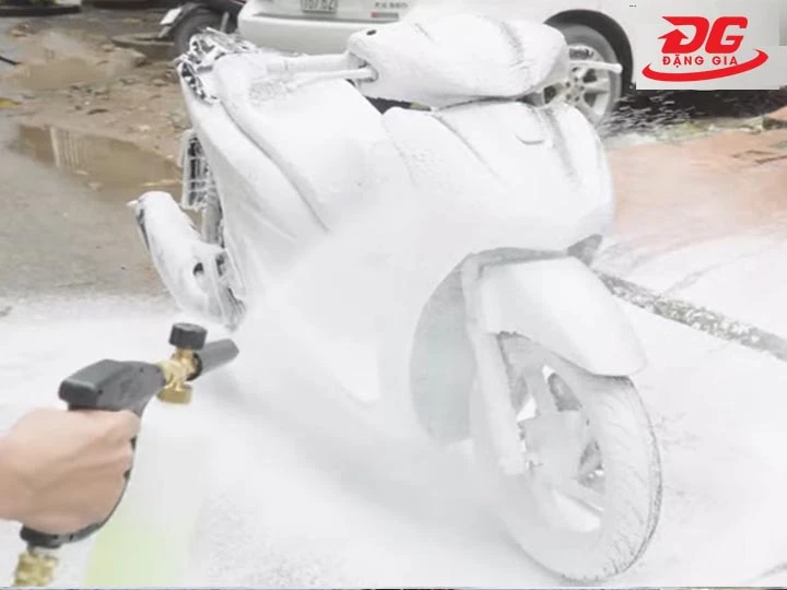 Dịch vụ rửa xe (Hàng Bồ)