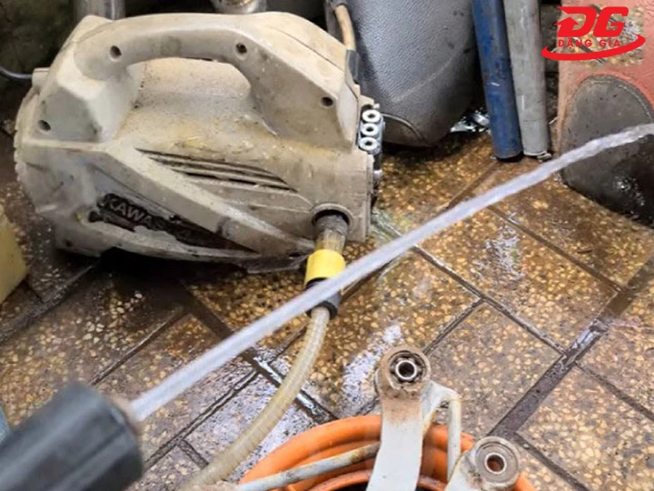 máy rửa xe cũ xịt yếu
