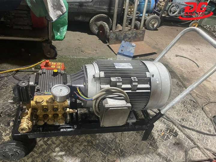 máy rửa xe cũ Bình Sơn