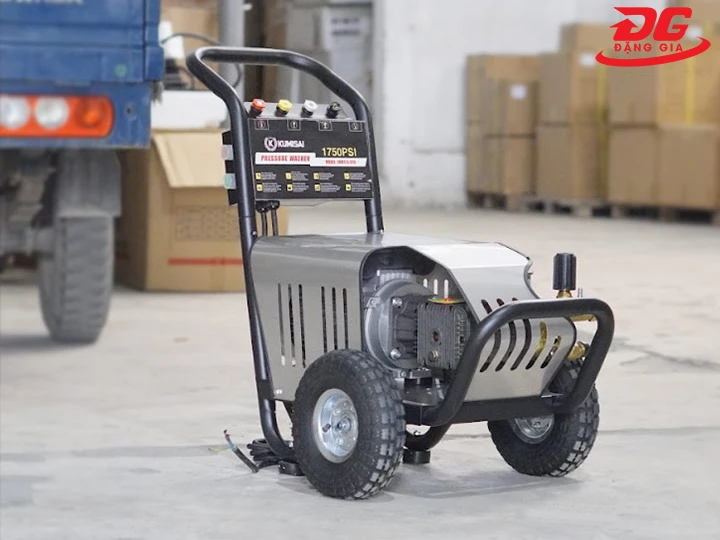 Máy rửa xe Kumisai 18M17.5-3T4 tại Vũng Tàu