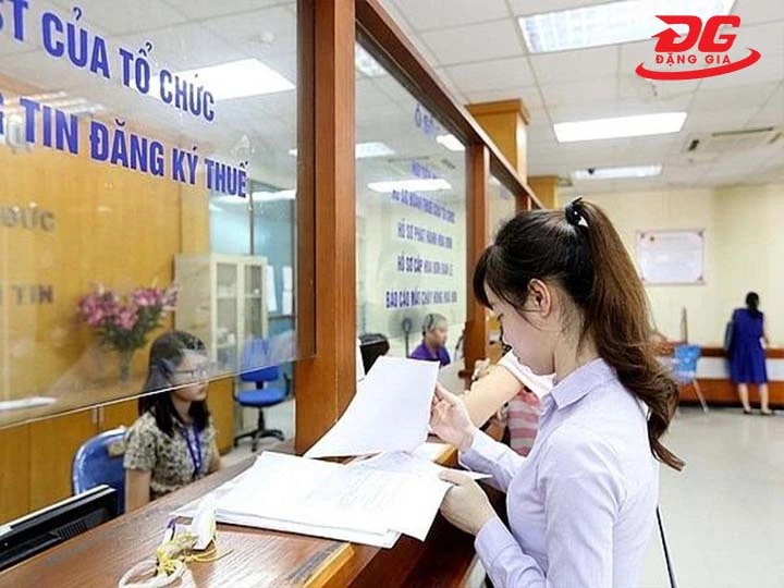 Nộp thuế và nhận hàng