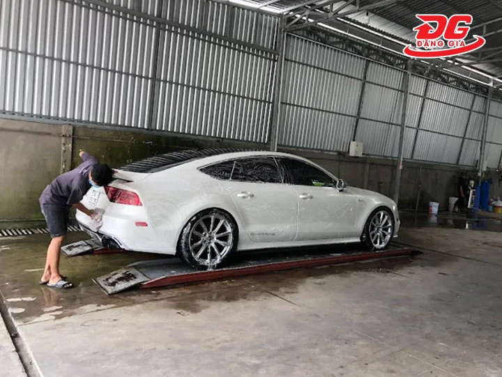 Rửa xe Tân Đức Thành