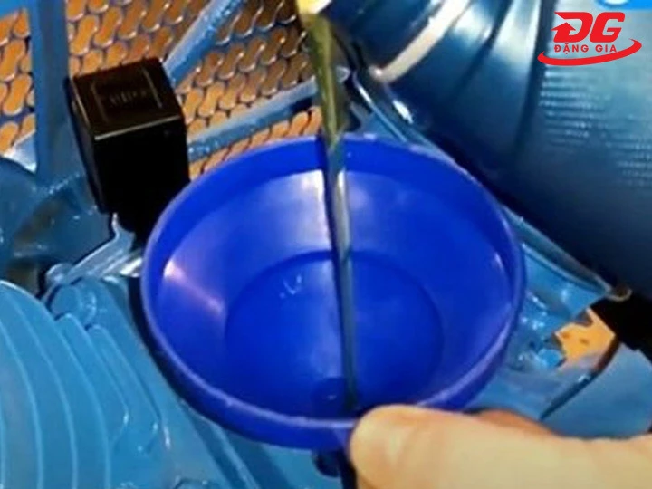 thay dầu cho máy nén khí Palada PA-75300