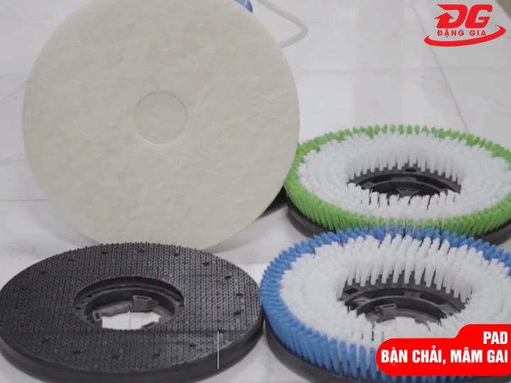 Bàn chải máy chà sàn Palada HC 523