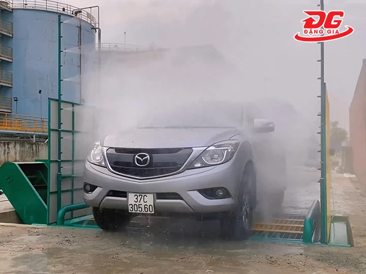 máy rửa xe công trình